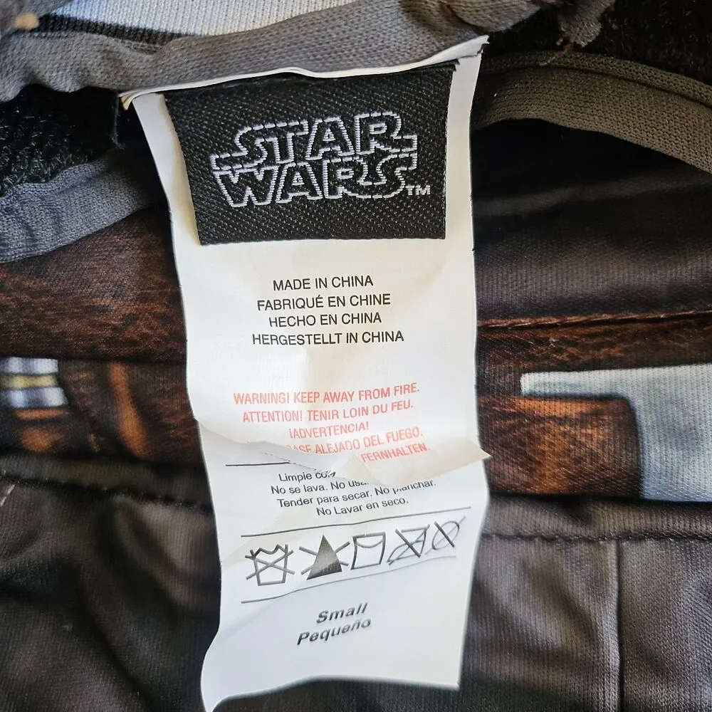 Star Wars includes mask